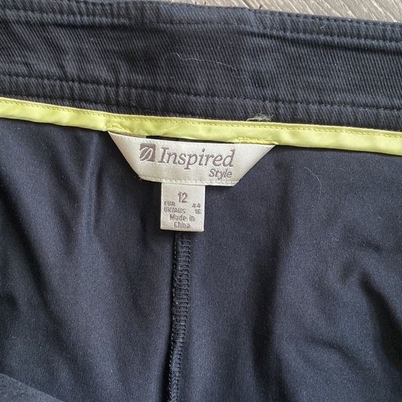 Classic Black Women's Skirt - Picture 4 of 7